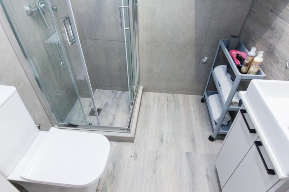Cosy New Near Hilton Area *