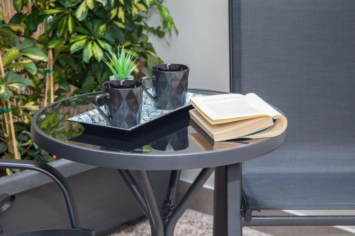 Cosy New Near Hilton Area *