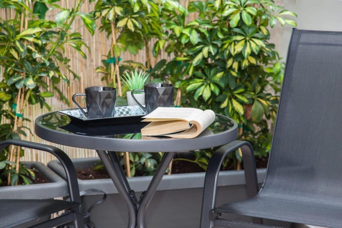 Cosy New Near Hilton Area *