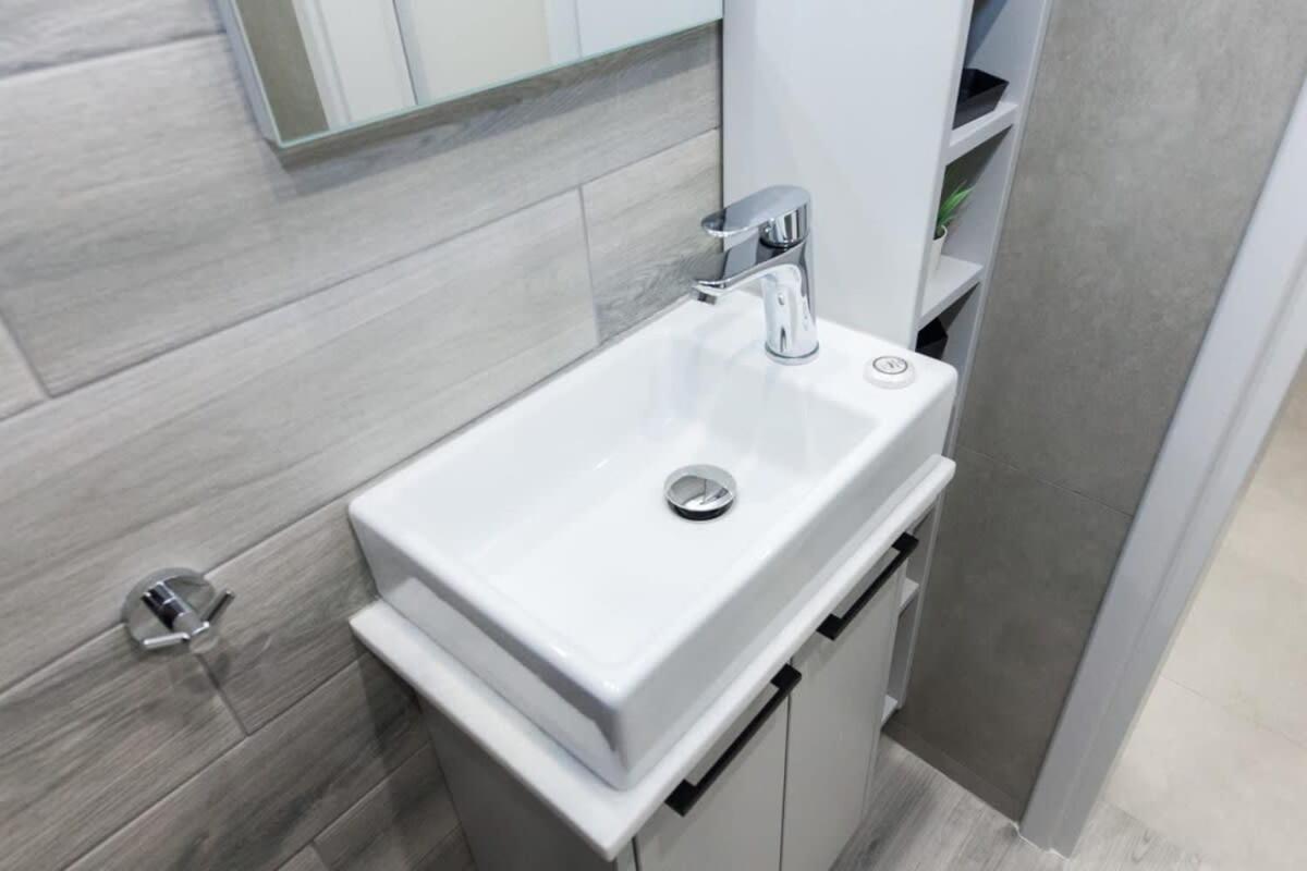 Cosy New Near Hilton Area Apartment