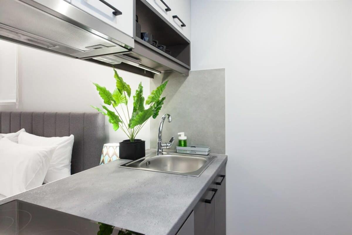 Cosy New Near Hilton Area *
