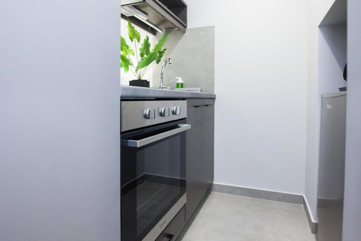Cosy New Near Hilton Area Apartment *