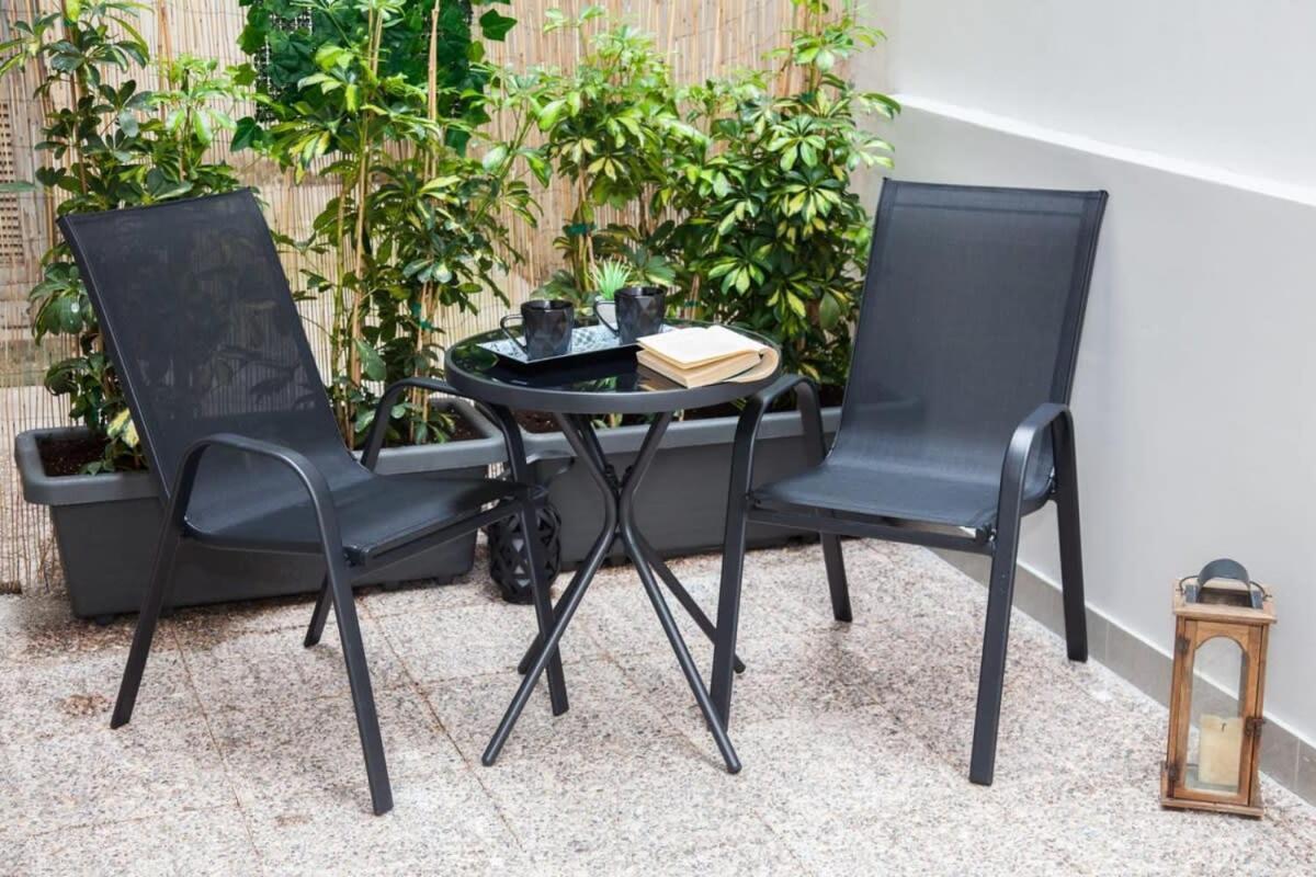 Cosy New Near Hilton Area